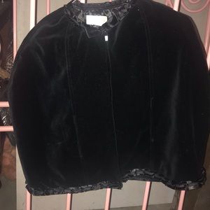 Youth large (10/12) black velvet cape
